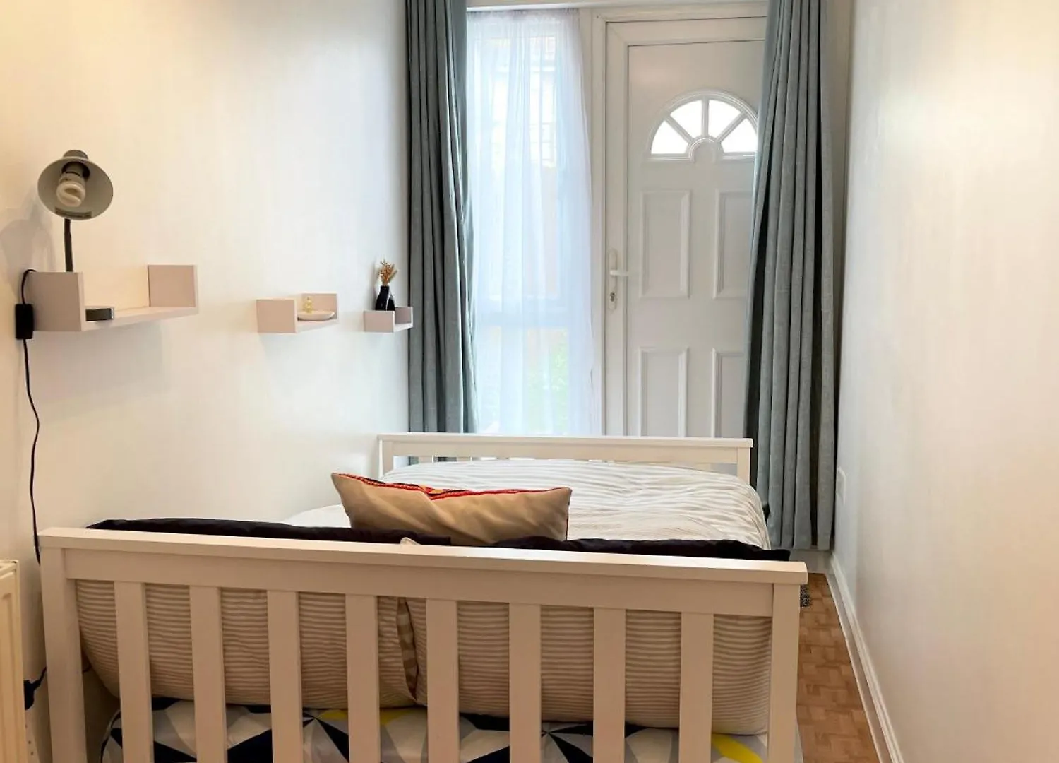 Crescent Apartment - Two Bedroom Goodmayes
