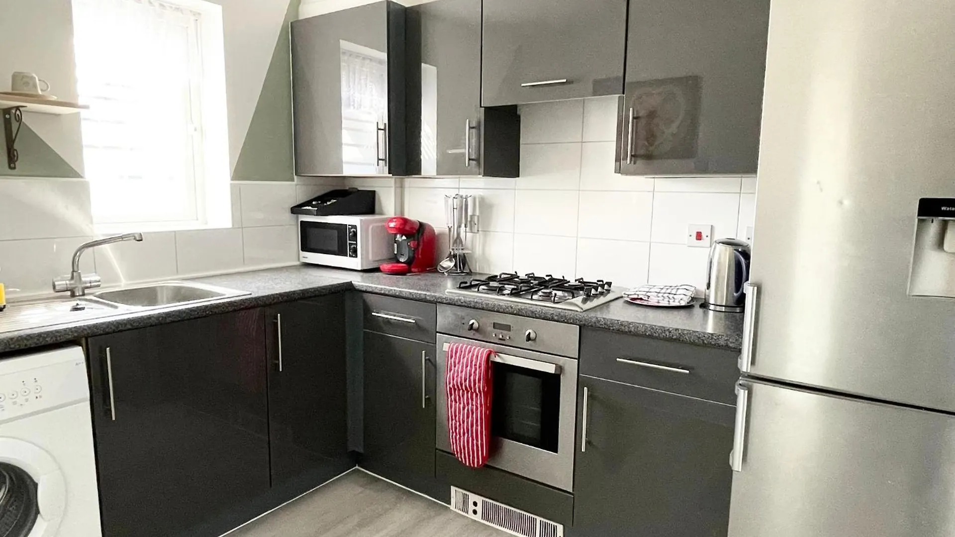 Crescent Apartment - Two Bedroom Goodmayes