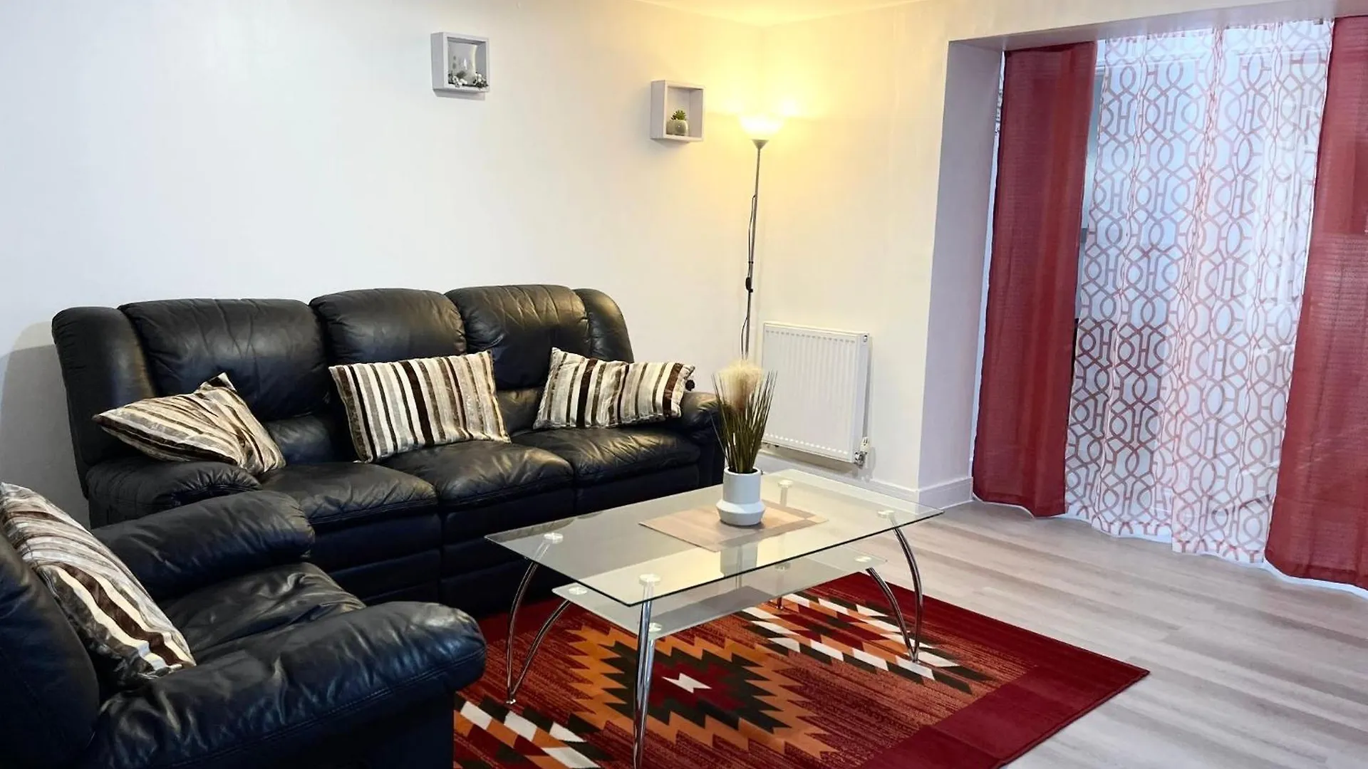 Crescent Apartment - Two Bedroom Goodmayes
